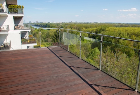 Deck Railing Options for Bellevue & Kirkland Homes: Wood, Cable, Glass, or Aluminum?