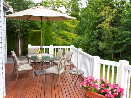Wood vs. Composite: The Ultimate Decking Showdown for Your Washington Home