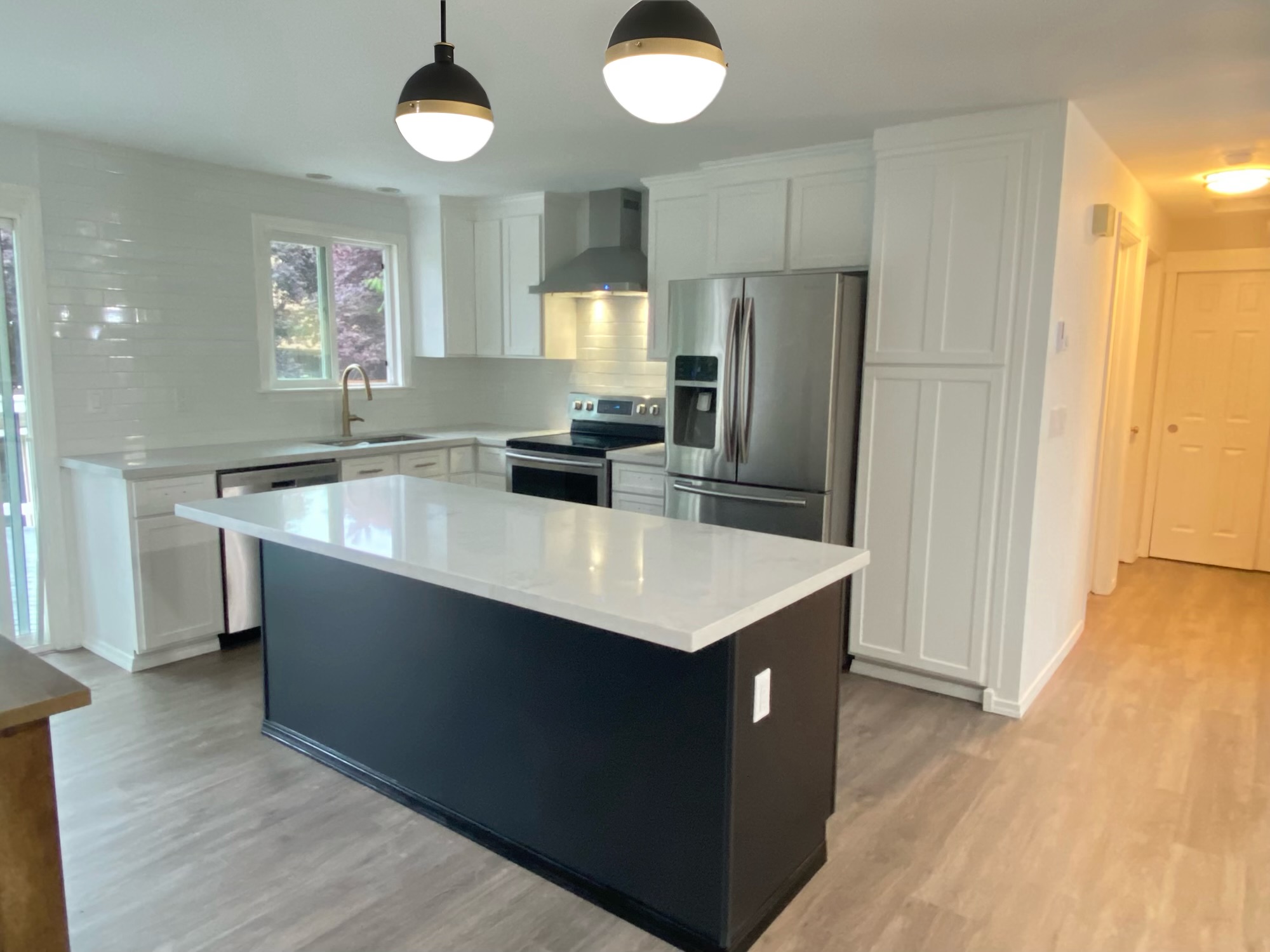 Kitchen Renovation / Fresh Paint Cabinets